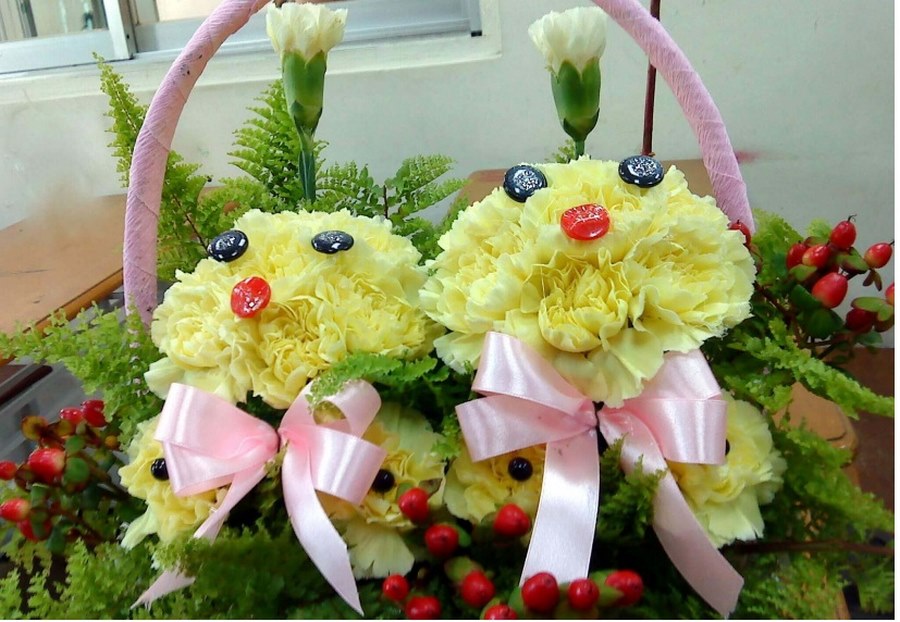 Cách cắm hoa cẩm chướng thành hình con vật vô cùng sáng tạo