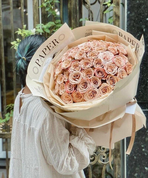 bó hoa hồng màu cam nhạt