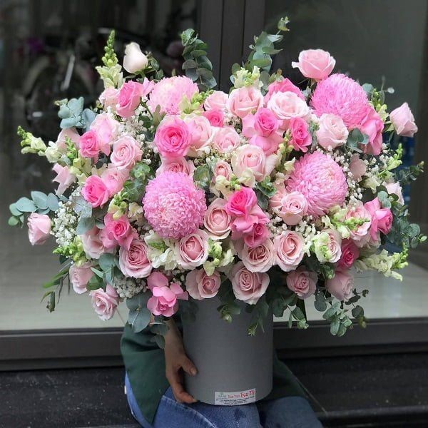 Giỏ hoa với màu sắc nhẹ nhàng nữ tính mừng khai trương cho các gia chủ nữ