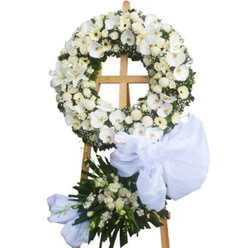 Mãu vòng hoa tươi trong tang lễ 