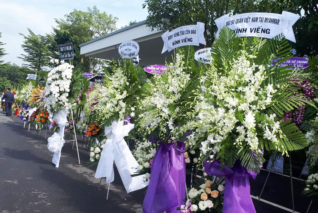 Lẵng hoa viếng đám tang theo phong tục người miền Nam